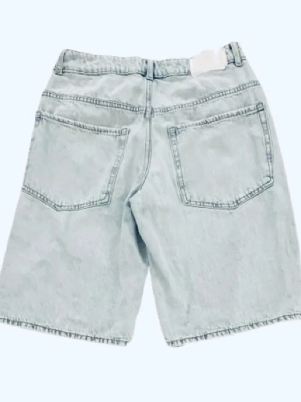 JJXX- Baggy Mid Waist Light Wash Denim Jorts- Size: medium
